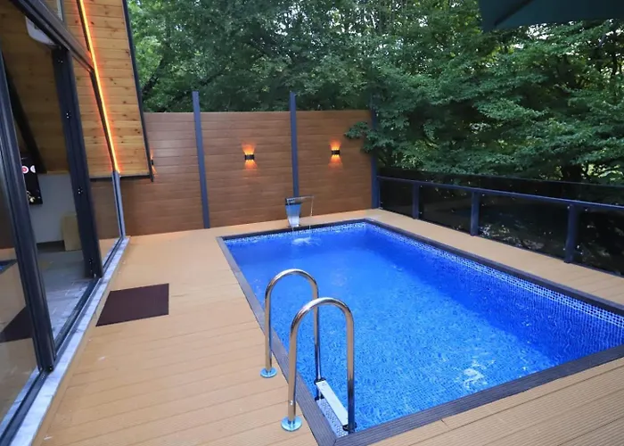 Koeyevi Teras Bungolov *